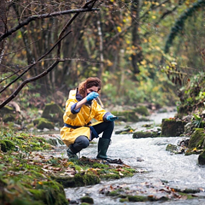 pruebas de calidad del agua para los estandares ambientales